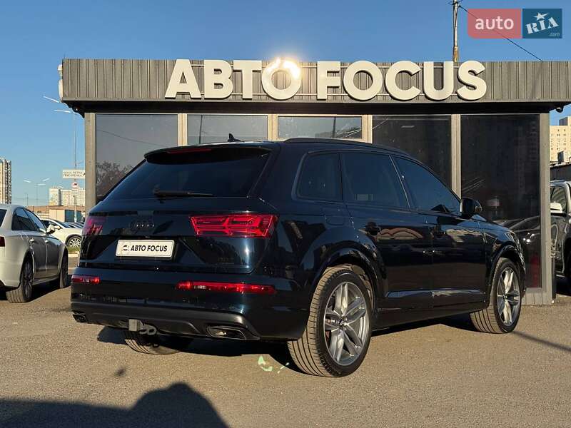 Позашляховик / Кросовер Audi Q7 2017 в Києві