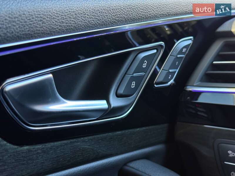 Позашляховик / Кросовер Audi Q7 2017 в Києві