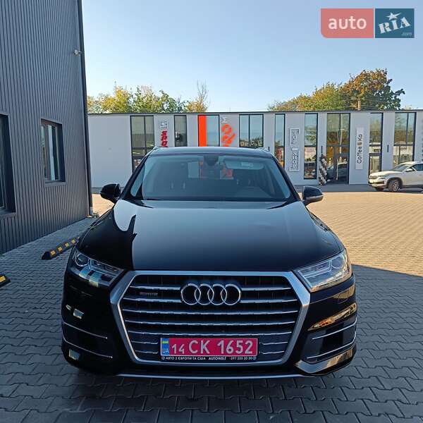 Внедорожник / Кроссовер Audi Q7 2017 в 