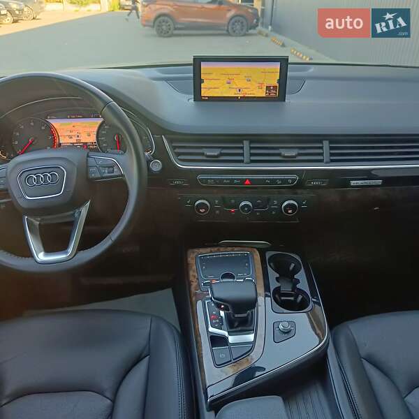 Позашляховик / Кросовер Audi Q7 2017 в Дубні