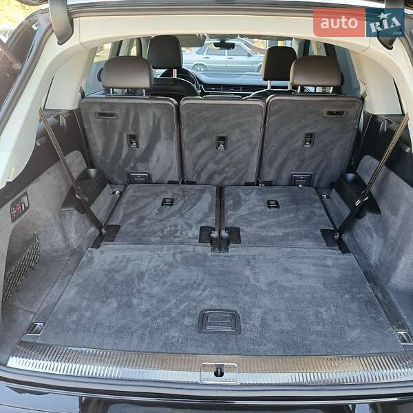 Позашляховик / Кросовер Audi Q7 2017 в Дубні