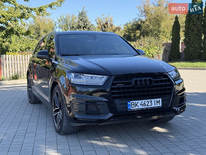 Внедорожник / Кроссовер Audi Q7 2015 в 