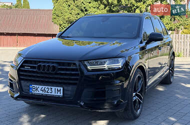 Внедорожник / Кроссовер Audi Q7 2015 в 