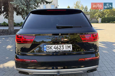 Внедорожник / Кроссовер Audi Q7 2015 в 