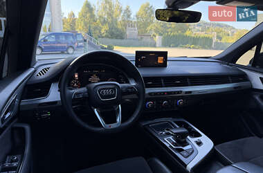 Внедорожник / Кроссовер Audi Q7 2015 в 