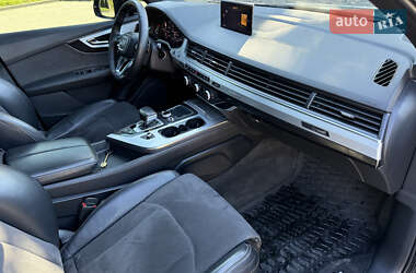 Внедорожник / Кроссовер Audi Q7 2015 в 