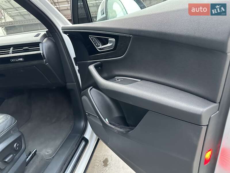 Позашляховик / Кросовер Audi Q7 2016 в Глибокій