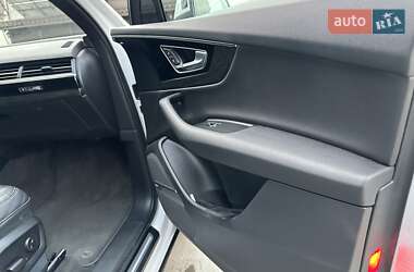Позашляховик / Кросовер Audi Q7 2016 в 