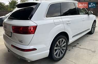 Позашляховик / Кросовер Audi Q7 2016 в 