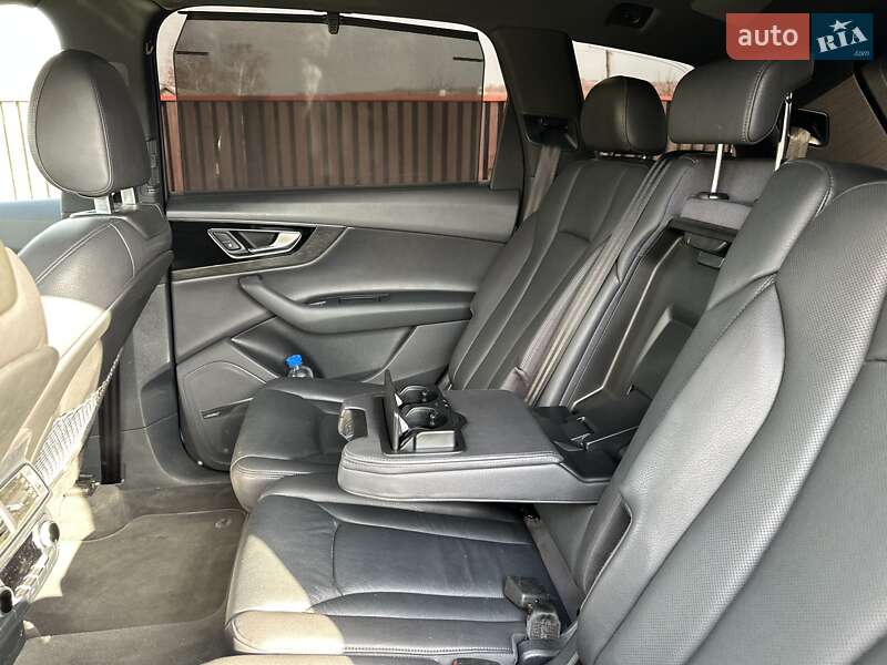 Позашляховик / Кросовер Audi Q7 2016 в Глибокій