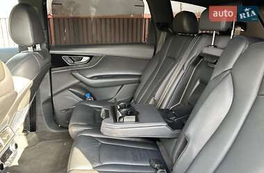 Позашляховик / Кросовер Audi Q7 2016 в 