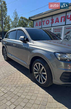 Внедорожник / Кроссовер Audi Q7 2015 в 