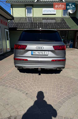 Внедорожник / Кроссовер Audi Q7 2015 в 