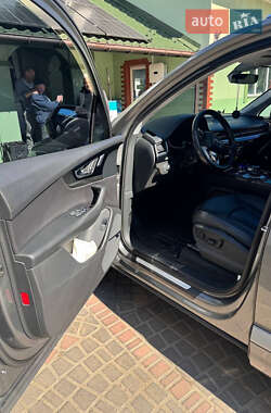 Внедорожник / Кроссовер Audi Q7 2015 в 
