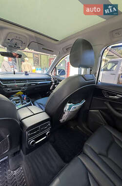 Внедорожник / Кроссовер Audi Q7 2015 в 