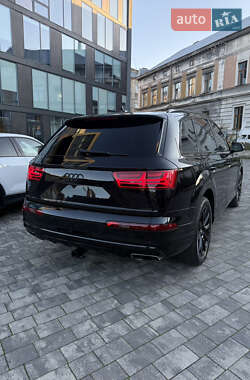 Позашляховик / Кросовер Audi Q7 2016 в 
