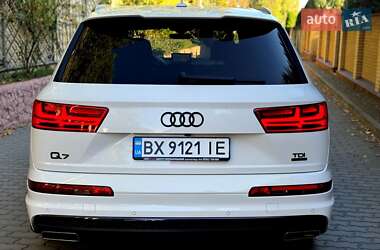 Внедорожник / Кроссовер Audi Q7 2017 в 