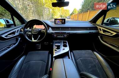 Внедорожник / Кроссовер Audi Q7 2017 в 