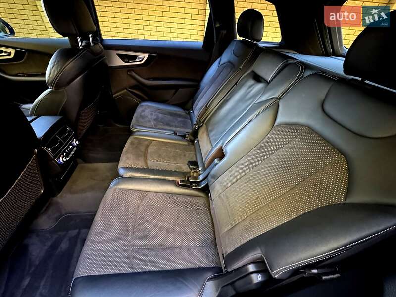 Позашляховик / Кросовер Audi Q7 2017 в Хмельницькому