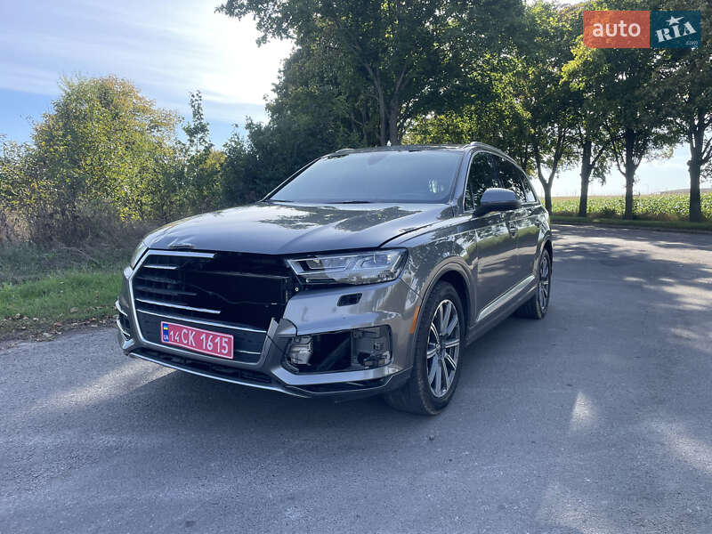 Позашляховик / Кросовер Audi Q7 2017 в Володимирі