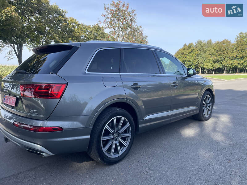 Позашляховик / Кросовер Audi Q7 2017 в Володимирі