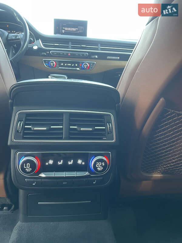 Позашляховик / Кросовер Audi Q7 2017 в Володимирі