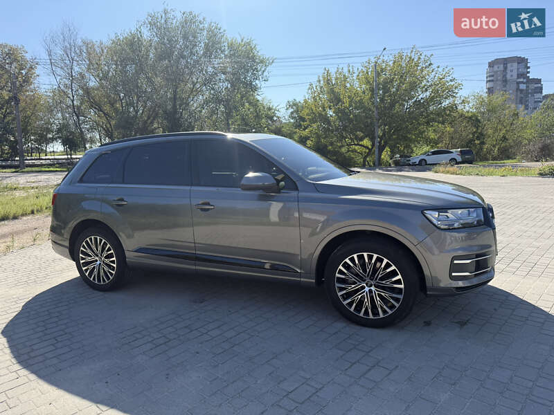 Позашляховик / Кросовер Audi Q7 2015 в Запоріжжі