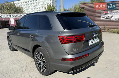Позашляховик / Кросовер Audi Q7 2015 в 