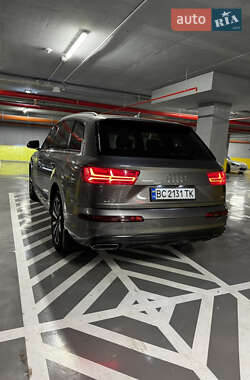 Позашляховик / Кросовер Audi Q7 2017 в 