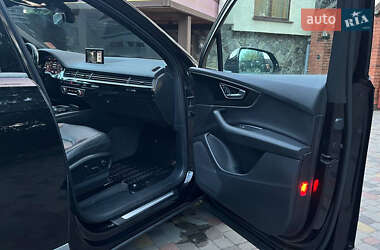 Позашляховик / Кросовер Audi Q7 2016 в 