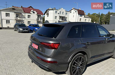 Позашляховик / Кросовер Audi Q7 2020 в 