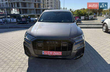 Позашляховик / Кросовер Audi Q7 2020 в 