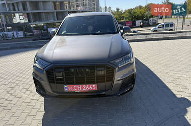 Позашляховик / Кросовер Audi Q7 2020 в 