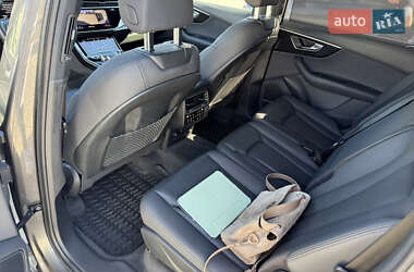 Позашляховик / Кросовер Audi Q7 2020 в 