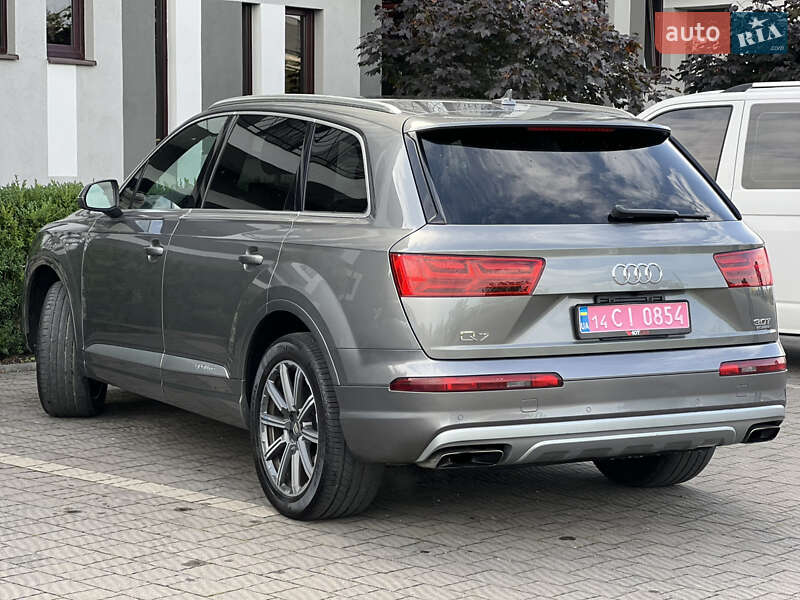Позашляховик / Кросовер Audi Q7 2016 в Стрию