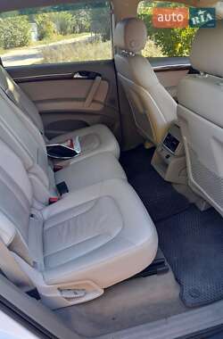 Внедорожник / Кроссовер Audi Q7 2010 в 