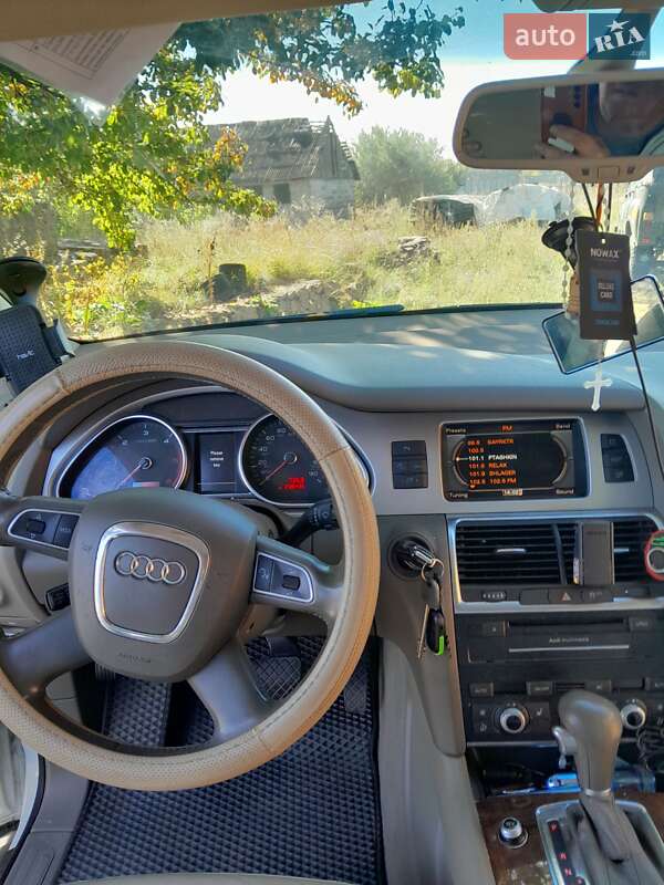 Позашляховик / Кросовер Audi Q7 2010 в Вишгороді