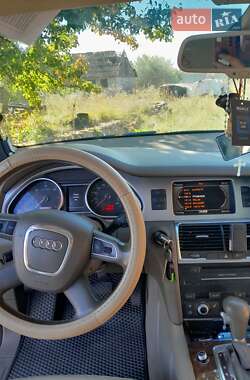 Внедорожник / Кроссовер Audi Q7 2010 в 