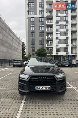 Позашляховик / Кросовер Audi Q7 2018 в 