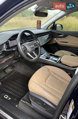 Позашляховик / Кросовер Audi Q7 2020 в 