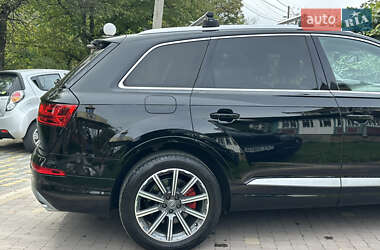 Внедорожник / Кроссовер Audi Q7 2017 в 