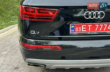 Внедорожник / Кроссовер Audi Q7 2017 в 