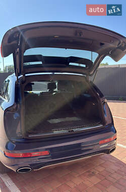 Внедорожник / Кроссовер Audi Q7 2010 в 