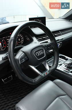Внедорожник / Кроссовер Audi Q7 2017 в 