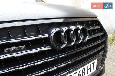 Внедорожник / Кроссовер Audi Q7 2017 в 