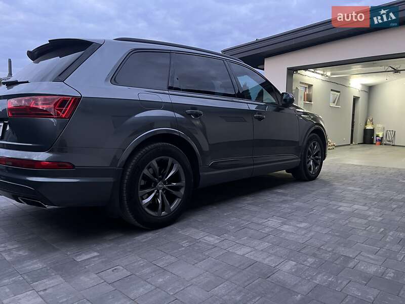 Позашляховик / Кросовер Audi Q7 2016 в Дніпрі