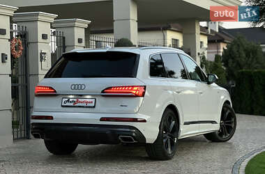 Позашляховик / Кросовер Audi Q7 2025 в 