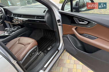 Внедорожник / Кроссовер Audi Q7 2017 в 
