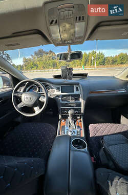 Позашляховик / Кросовер Audi Q7 2011 в 