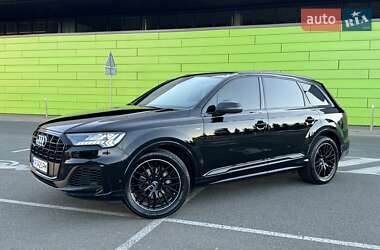 Позашляховик / Кросовер Audi Q7 2020 в 